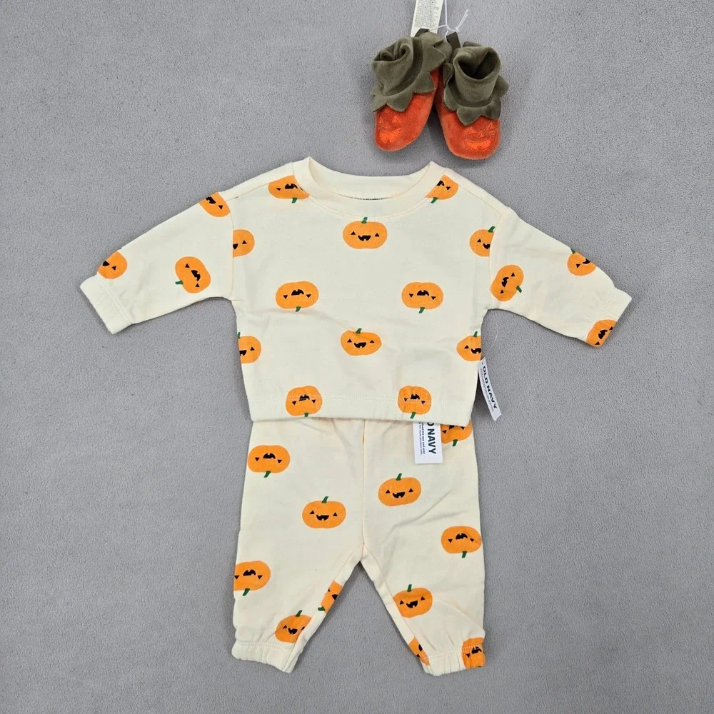 Old Navy Baby NWT 0-3M Pumpkin Sweatshirt Terry Cloth Joggers & Booties Set